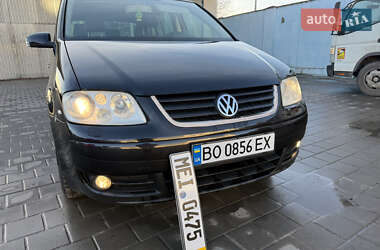 Минивэн Volkswagen Touran 2004 в Бучаче