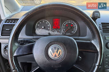 Минивэн Volkswagen Touran 2004 в Бучаче