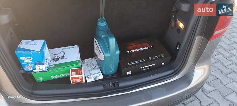 Минивэн Volkswagen Touran 2011 в Хотине