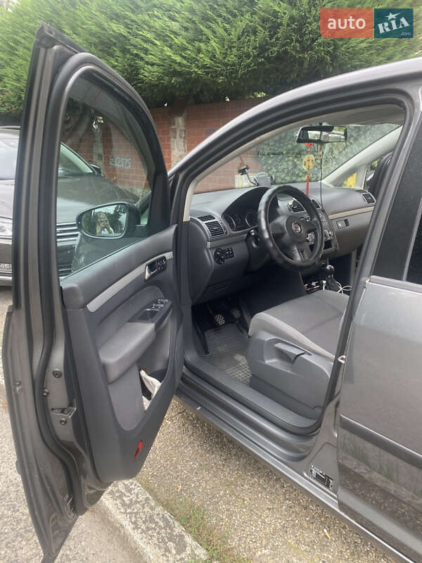 Минивэн Volkswagen Touran 2011 в Новой Ушице