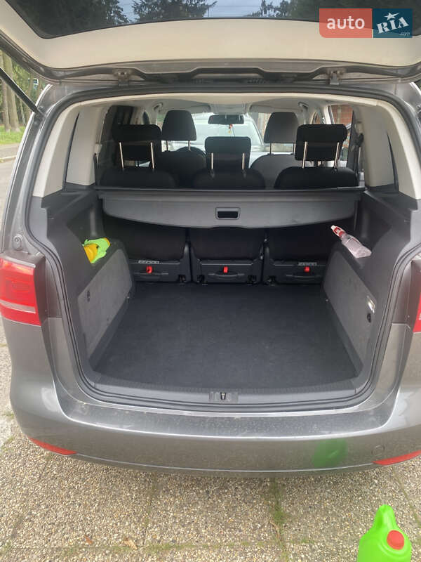 Минивэн Volkswagen Touran 2011 в Новой Ушице