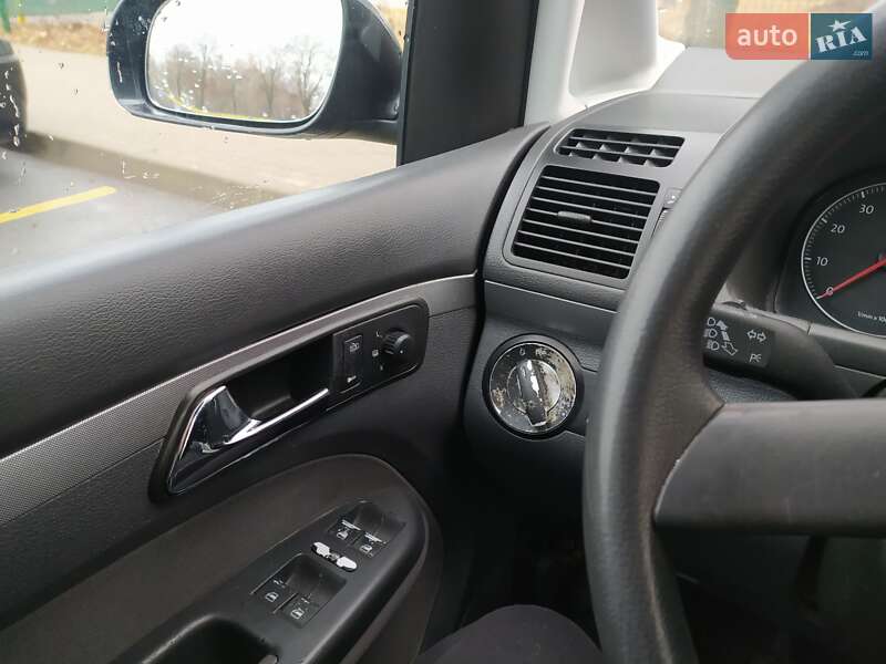 Минивэн Volkswagen Touran 2005 в Чернигове