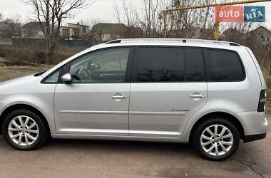 Мінівен Volkswagen Touran 2010 в Коростені