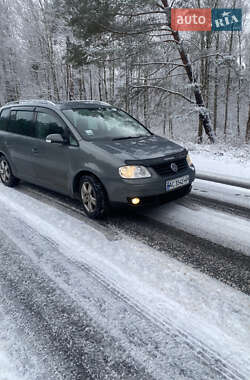 Мінівен Volkswagen Touran 2005 в Ратному