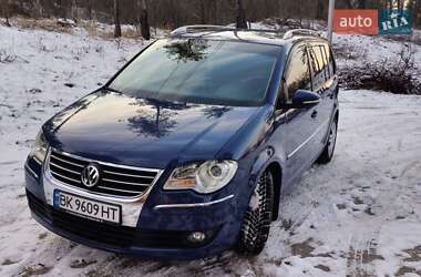 Мінівен Volkswagen Touran 2010 в Броварах