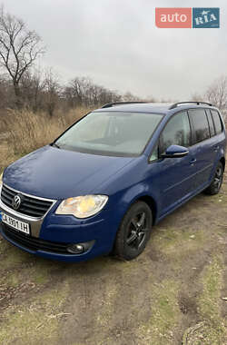 Мінівен Volkswagen Touran 2010 в Черкасах