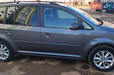 Мінівен Volkswagen Touran 2014 в 