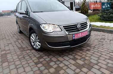 Мінівен Volkswagen Touran 2008 в Сарнах