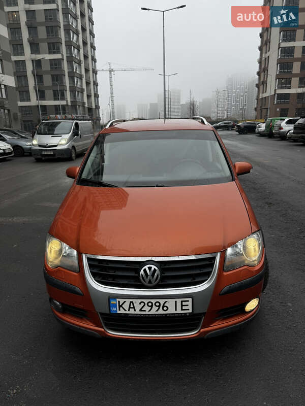 Минивэн Volkswagen Touran 2008 в Киеве
