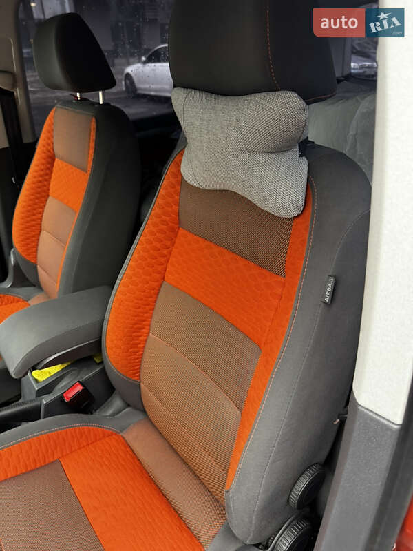 Минивэн Volkswagen Touran 2008 в Киеве