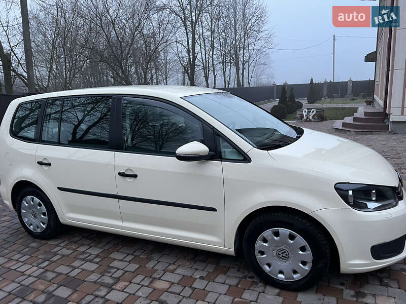 Мінівен Volkswagen Touran 2014 в 
