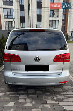 Мінівен Volkswagen Touran 2012 в Чернівцях