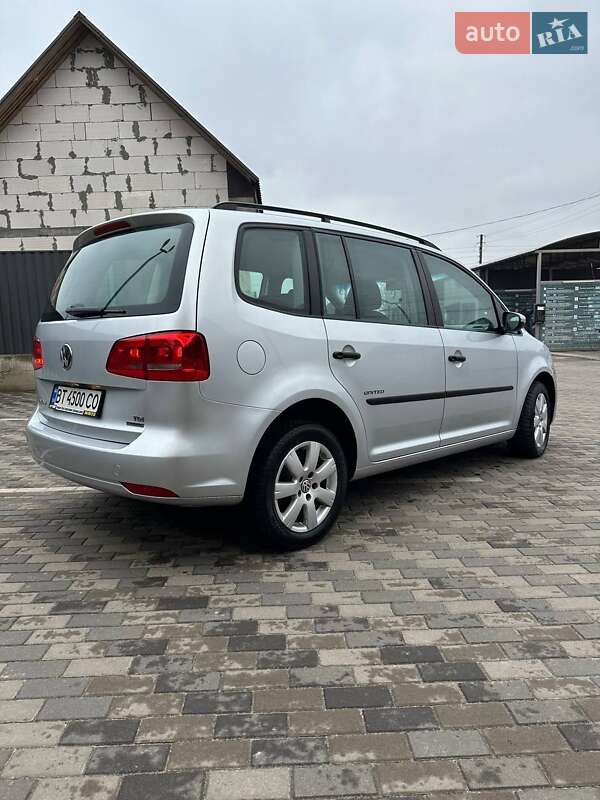 Минивэн Volkswagen Touran 2012 в Ичне