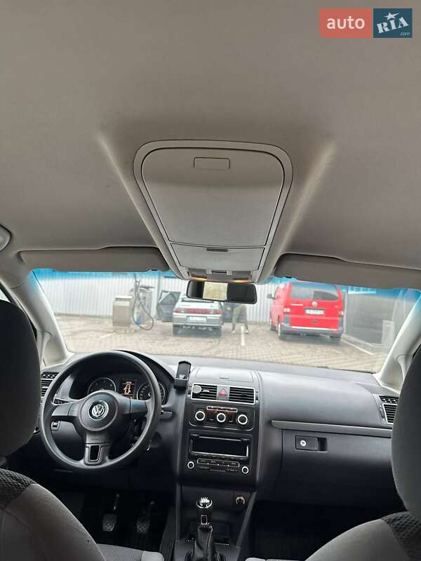 Минивэн Volkswagen Touran 2012 в Ичне