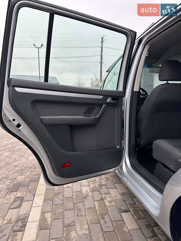 Минивэн Volkswagen Touran 2012 в Ичне