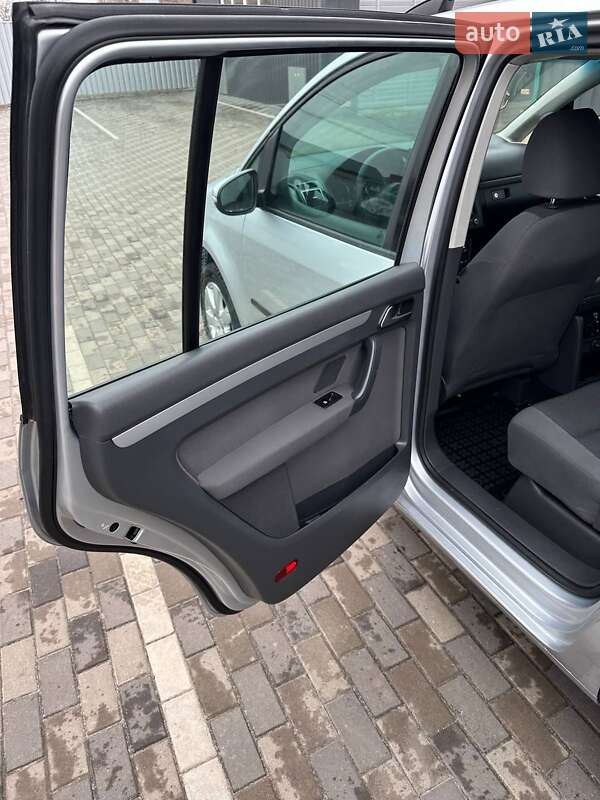 Минивэн Volkswagen Touran 2012 в Ичне