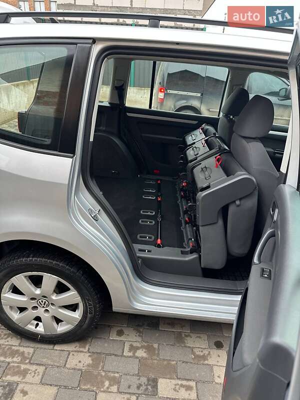 Минивэн Volkswagen Touran 2012 в Ичне