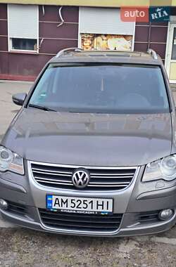 Минивэн Volkswagen Touran 2010 в Звягеле