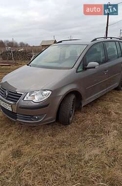 Минивэн Volkswagen Touran 2007 в Городке