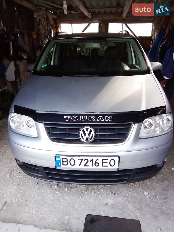 Минивэн Volkswagen Touran 2003 в Монастыриске