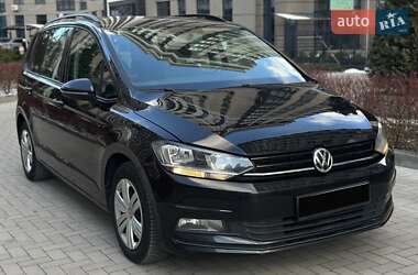 Микровэн Volkswagen Touran 2016 в Киеве