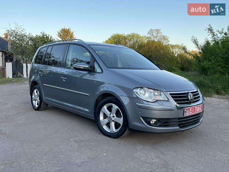 Мінівен Volkswagen Touran 2010 в 