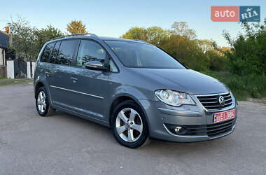 Мінівен Volkswagen Touran 2010 в 