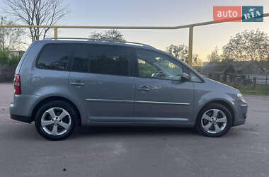 Мінівен Volkswagen Touran 2010 в 