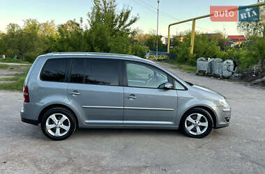 Мінівен Volkswagen Touran 2010 в 