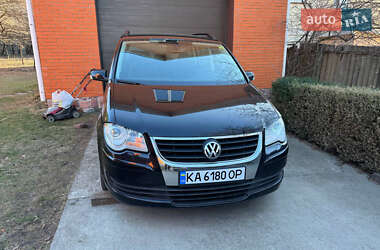 Мінівен Volkswagen Touran 2008 в Києві