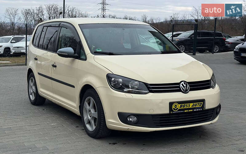 Мінівен Volkswagen Touran 2015 в Чернівцях