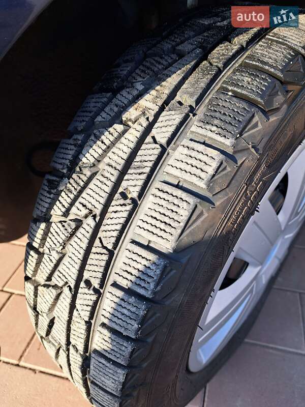 Минивэн Volkswagen Touran 2011 в Нетешине