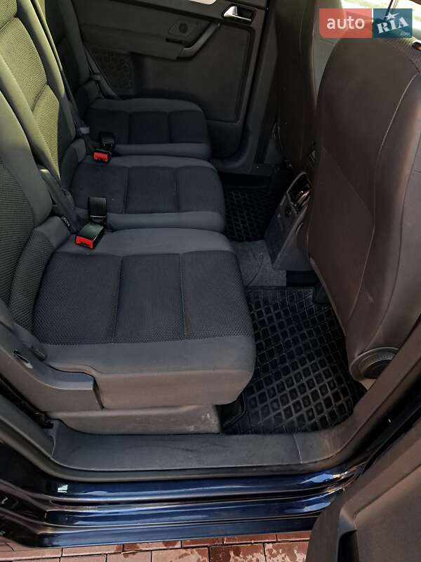 Минивэн Volkswagen Touran 2011 в Нетешине