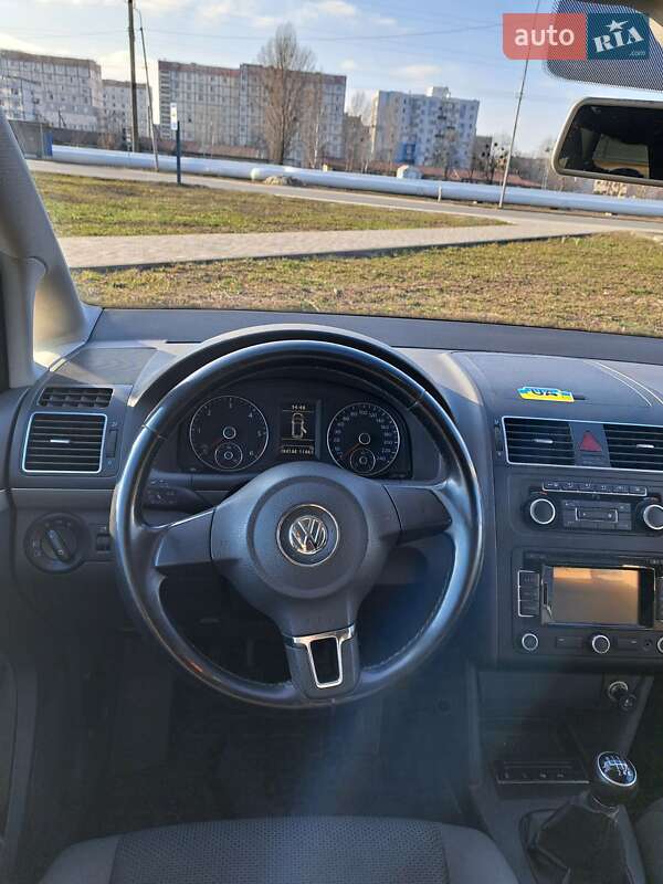 Минивэн Volkswagen Touran 2011 в Нетешине