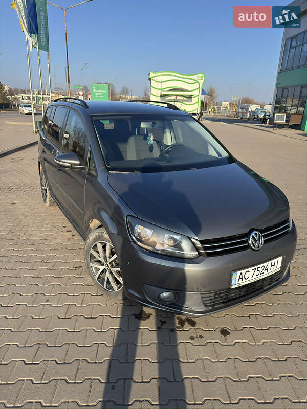 Минивэн Volkswagen Touran 2013 в Нововолынске