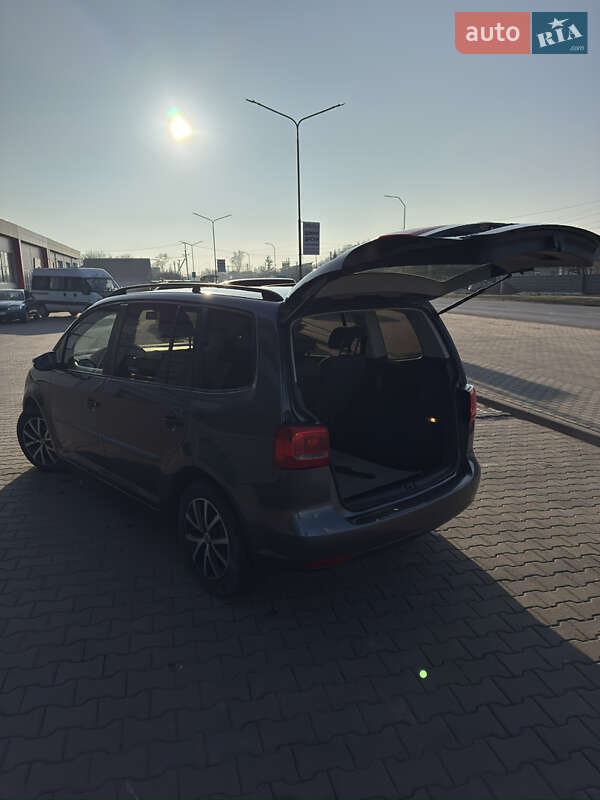 Минивэн Volkswagen Touran 2013 в Нововолынске