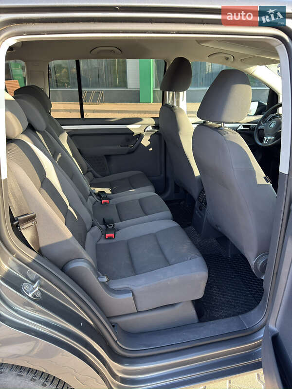 Минивэн Volkswagen Touran 2013 в Нововолынске