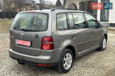 Минивэн Volkswagen Touran 2010 в Надворной