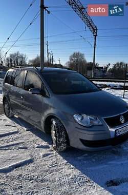 Мінівен Volkswagen Touran 2009 в Звягелі