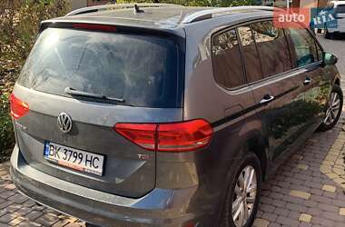 Универсал Volkswagen Touran 2016 в Киеве