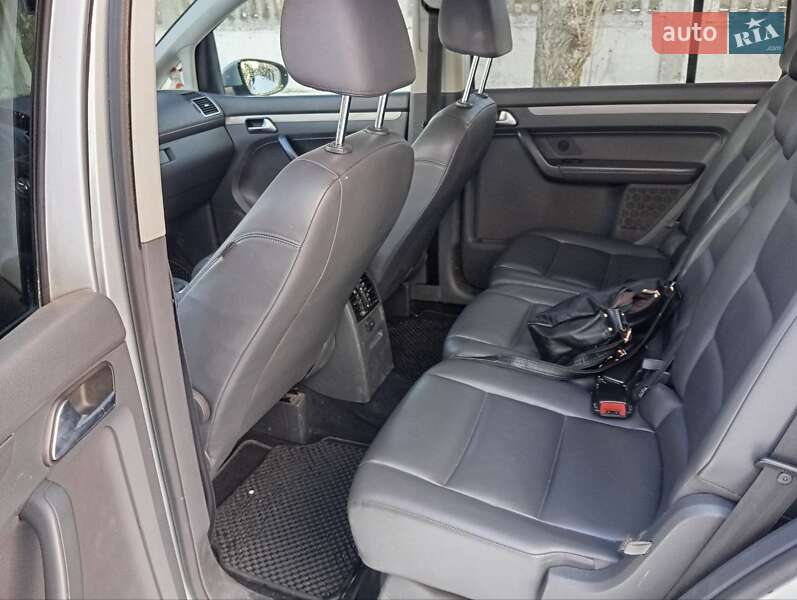 Минивэн Volkswagen Touran 2011 в Кременчуге фото 10 Минивэн Volkswagen Touran 2011 в Кременчуге