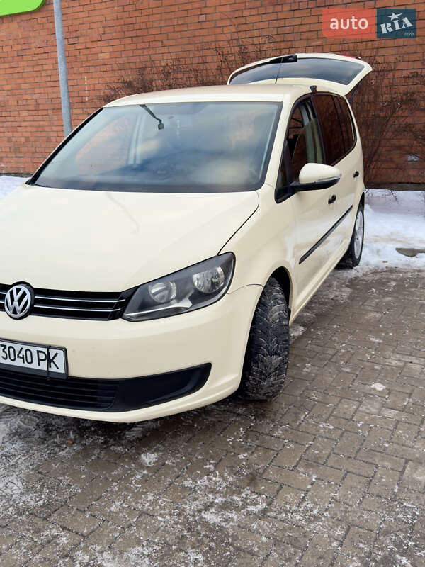 Мінівен Volkswagen Touran 2012 в 