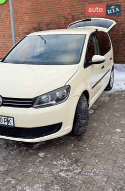 Мінівен Volkswagen Touran 2012 в 