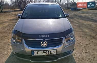 Мінівен Volkswagen Touran 2009 в Чернівцях