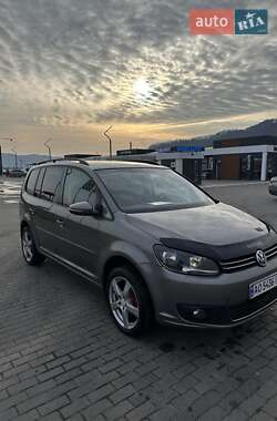 Мінівен Volkswagen Touran 2010 в Хусті