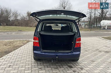 Минивэн Volkswagen Touran 2006 в 