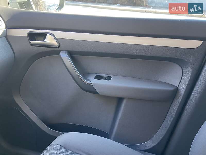 Мінівен Volkswagen Touran 2013 в Львові