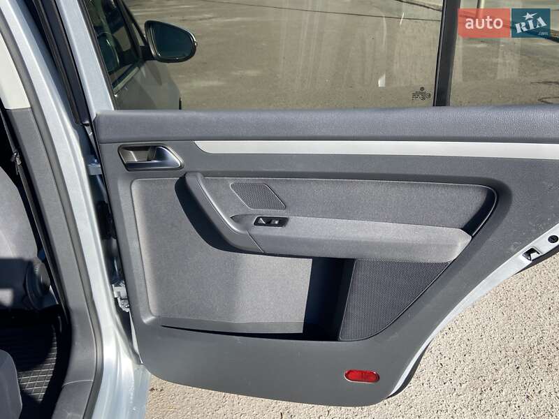 Мінівен Volkswagen Touran 2013 в Львові