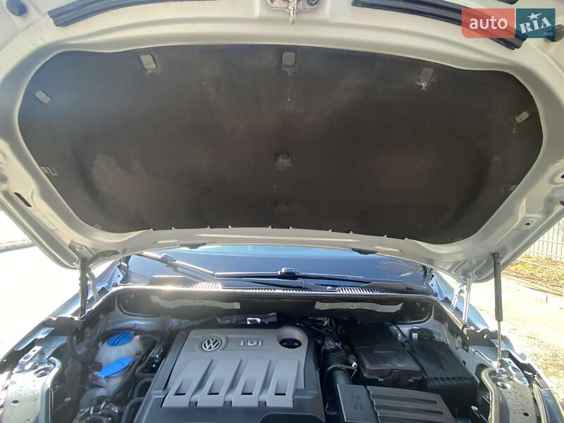 Мінівен Volkswagen Touran 2013 в Львові