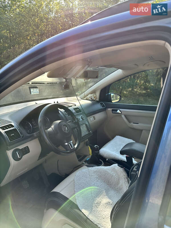 Минивэн Volkswagen Touran 2010 в Львове